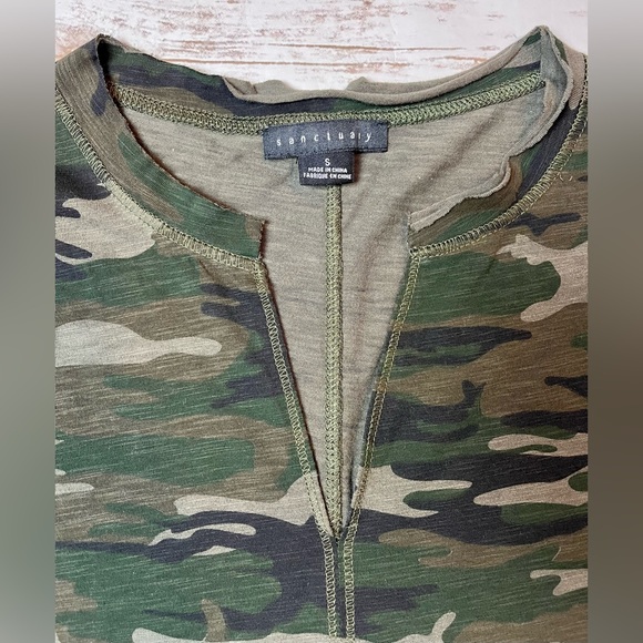 Sanctuary Women’s Camo Long Sleeve Top Size S Small LIKE NEW - Picture 2 of 4